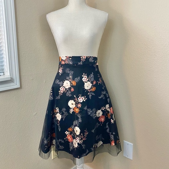 Torrid floral tulle overlay A-line skirt, Sz. 4X - Picture 3 of 9